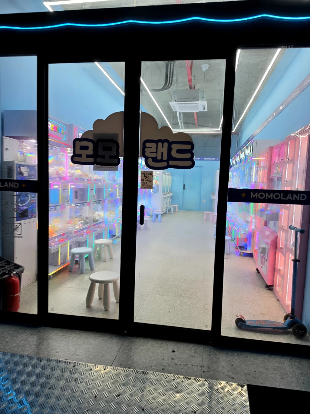 모모랜드 솔빛나루점 매장 사진
